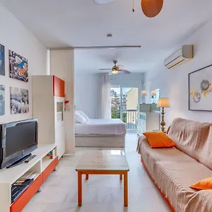 bright-studio-in-la-carihuela-near-the-beach.hotelsinnerja.org/